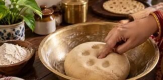 आटा गूंथने के बाद उंगलियों के निशान क्यों बनाती थीं दादी-नानी? जानिए पितरों और सुख-समृद्धि से जुड़ी यह पुरानी मान्यता