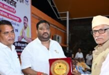 बलरामपुर में वरिष्ठ अधिवक्ता हरिराम पांडेय सम्मानित:विधि और समाज सेवा में उत्कृष्ट कार्य पर पालिका अध्यक्ष ने किया सम्मान