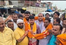 सांसद बृजभूषण शरण सिंह के प्रतिनिधि का जन्मदिन समारोह:हरिहरगंज में हुआ आयोजन, समर्थकों ने किया स्वागत