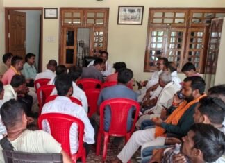 विधायक ने कैंप कार्यालय में सुनीं शिकायतें:अधिकारियों को फोन पर त्वरित निस्तारण के निर्देश दिए