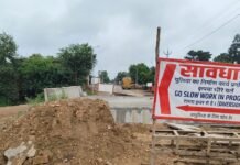शुक्लागंज में निर्माणाधीन पुल पर लोडेड वाहन धंसा, लगा जाम:दो दिन पहले बाइक सवार की हुई थी मौत; वैकल्पिक मार्ग की व्यवस्था नहीं सुधरी