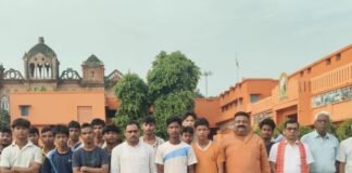 बलरामपुर में थारु जनजातीय खिलाड़ियों ने जीती कबड्डी प्रतियोगिता:राष्ट्रीय खेल दिवस पर बलरामपुर में 43-33 से हराया
