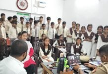 छात्र-छात्राओं ने जरवा कोतवाली में समझी पुलिस कार्यप्रणाली:आपातकालीन सेवाओं, साइबर अपराध और यातायात नियमों की ली जानकारी