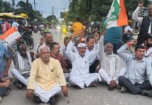 राहुल गांधी पर मुकदमे के विरोध में कांग्रेस का प्रदर्शन:बौद्ध परिपथ पर धरना, मुकदमा वापस लेने की मांग