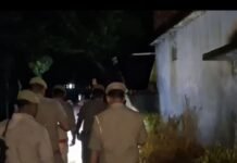 बंद कमरे में बिस्तर पर मिले पति-पत्नी के शव:बलरामपुर के पीरगैंड़ास में की घटना, एक महीने पहले नौकरी से लौटा था पति