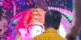 नेत्र पट खुलते ही गूंजे बप्पा के जयकारे:गिलौला में वैदिक आह्वान मंत्र के जरिये पुरोहितों ने शुरू कराई आराधना