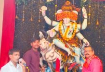 वाल्टरगंज में गणेश प्रतिमा स्थापित:श्रद्धालुओं की भीड़ उमड़ी, बक्सई घाट पर होगा विसर्जन