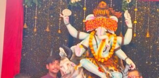 वाल्टरगंज में गणेश प्रतिमा स्थापित:श्रद्धालुओं की भीड़ उमड़ी, बक्सई घाट पर होगा विसर्जन