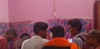 कॉलेज गेट के बाहर छात्र की पिटाई:गंभीर रूप से घायल, परिजनों ने की कार्रवाई की मांग