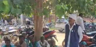 श्रावस्ती में भाकियू टिकैत का किसानों की समस्याओं पर प्रदर्शन:गाइड बांध, जर्जर सड़क, बिजली, धान-गेहूं क्रय केंद्र की मांग, एसडीएम को ज्ञापन सौंपा