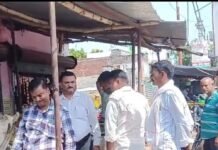 किराया बकाया होने पर जिला-पंचायत ने तीन दुकानें खाली कराईं:श्रावस्ती के नासिरगंज और हरदत्त नगर गिरंट में हुई कार्रवाई