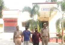 निचलौल में दुकानदारों में झगड़ा, चाकू लगने से राहगीर घायल:मीट के दाम और बांट चोरी को लेकर विवाद, पुलिस ने गिरफ्तार कर भेजा कोर्ट