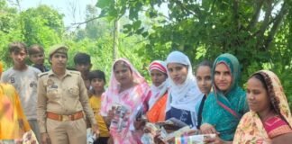 श्रावस्ती में पुलिस ने महिलाओं-छात्राओं को सुरक्षा के गुर सिखाए:साइबर अपराध से बचाव और कानूनी अधिकारों की जानकारी दी