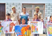 सिसवा के स्कूल में अग्नि सुरक्षा जागरूकता कार्यक्रम:फायर ब्रिगेड ने बच्चों को बचाव के बताए उपाय, पोस्टर बनाने वाले छात्र सम्मानित