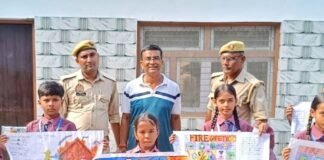 सिसवा के स्कूल में अग्नि सुरक्षा जागरूकता कार्यक्रम:फायर ब्रिगेड ने बच्चों को बचाव के बताए उपाय, पोस्टर बनाने वाले छात्र सम्मानित