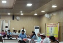 श्रावस्ती में सांसद ने अधिकारियों को दिए समाधान के निर्देश:दिशा बैठक में क्षेत्रीय मुद्दे उठे, योजनाओं के प्रचार और सिंचाई-स्वास्थ्य पर जोर
