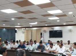 मुख्य विकास अधिकारी की अध्यक्षता में व्यापार बंधु बैठक:महराजगंज में समस्याओं पर हुई चर्चा, समाधान पर दिया जोर