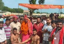 सेमरा महाराज में विराट कुश्ती दंगल, पहलवानों ने दिखाया दमखम:देशी दांव-पेच से दर्शकों का मन मोहा, ग्रामीण प्रतिभाओं को मिला मंच