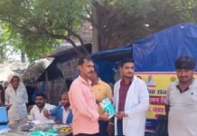 सिसवा बाजार में पशुओं का मुफ्त टीकाकरण:पशुपालन विभाग ने लंपी, खुरपका-मुंहपका बीमारियों से बचाव की दी जानकारी