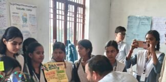 स्कूली बच्चों ने लगाई विज्ञान प्रदर्शनी:इटवा के स्कूल में दिखाए आकर्षक मॉडल