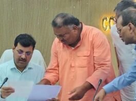 सिसवा में त्योहारों पर बिजली कटौती का मुद्दा उठा:उद्योग बंधु की बैठक में व्यापारियों ने जुलूस रूट के तार बदलने की मांग की