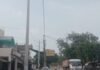 मकानों के ऊपर से 11000 वोल्ट लाइन खींचने पर विरोध:बनकटी में ग्रामीणों ने बिजली विभाग को दी प्रदर्शन की चेतावनी, सुरक्षा मानकों की अनदेखी का आरोप