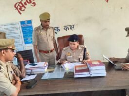 सीओ सदर ने सिंदुरिया थाने का किया निरीक्षण:नवागत थानाध्यक्ष की मौजूदगी में अभिलेखों और व्यवस्थाओं की जांच
