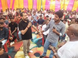 कप्तानगंज में क्रिकेट कप्तानों को मिले 1-1 हजार रुपए:युवा संवाद में 'बेस टू स्पेस' अभियान पर जोर, बस्ती के भविष्य पर चर्चा