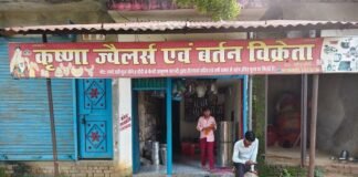 रतनपुर में कृष्णा ज्वेलर्स में सेंधमारी:40 हजार नकद, 450 ग्राम चांदी और 6 ग्राम सोना लेकर चोर फरार