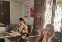महराजगंज आधार केंद्र पर बच्चों का मुफ्त पंजीकरण:0 से 18 साल तक के बच्चों का बन रहा नया आधार, संशोधन भी हो रहे