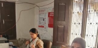 महराजगंज आधार केंद्र पर बच्चों का मुफ्त पंजीकरण:0 से 18 साल तक के बच्चों का बन रहा नया आधार, संशोधन भी हो रहे