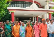 श्मशान घाट की जमीन पर बन रहा विवाह भवन:महराजगंज में ग्रामीणों में गुस्सा, DM से निर्माण रोकने और जांच की मांग