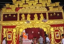 मुंडेरवा में गणेश प्रतिमाएं स्थापित, हवन-पूजन शुरू:कस्बे को दुल्हन की तरह सजा, डीजे और सजावट का मुकाबला