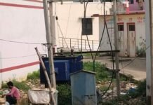लेहरा स्टेशन में खुला ट्रांसफार्मर:ग्रामीणों ने बिजली विभाग से सुरक्षा जाली लगाने की मांग की
