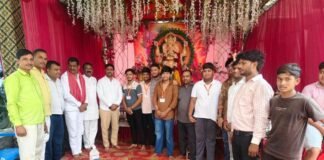 कप्तानगंज में गणेश पूजा में पहुंचे विधायक:भगवान गणेश की पूजा-अर्चना कर क्षेत्र की सुख-समृद्धि की कामना की
