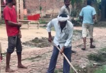 कई महीनों से बंद नाली की सफाई:ग्रामीणों को गंदगी से राहत मिली