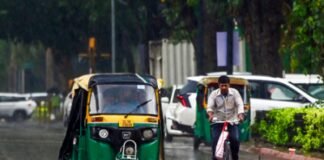 बारिश के बाद दिल्ली-एनसीआर में उमस ने बढ़ाई परेशानी