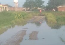 दीकौली में दरगाह मेले का रास्ता जलमग्न:बुरवा बाबा दरगाह का मुख्य मार्ग पानी में डूबा, श्रद्धालुओं को परेशानी