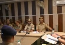 एसपी ने क्राइम मीटिंग में अधिकारियों को दिए सख्त निर्देश:महराजगंज में कानून-व्यवस्था बेहतर बनाने और अपराधों पर प्रभावी अंकुश लगाने पर जोर