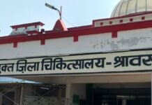 भिनगा जिला अस्पताल में मरीजों की भीड़:परिसर में खड़े दोपहिया वाहनों से आवागमन प्रभावित, लोगों ने की व्यवस्था सुधारने की मांग