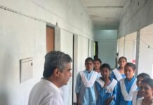 केजीबीवी पहुंचकर छात्राओं से सीधे संवाद:पढ़ाई और सुविधाओं का लिया फीडबैक; समस्याएं सुनकर मदद का भरोसा