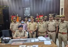 बस्ती में अश्लील वीडियो बनाकर धमकाया:पिस्टल दिखाकर खाते से 1 लाख ट्रांसफर कराए, 20 हजार नकद भी लूटे, 2 गिरफ्तार