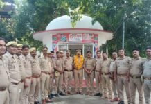 कोल्हुई के पूर्व थानाध्यक्ष को पुलिसकर्मियों ने दी विदाई:नवागत थाना प्रभारी आलोक कुमार सिंह ने संभाली कमान