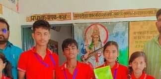 विश्व ओजोन दिवस पर बच्चों ने दिया ओजोन बचाने का:हाराजगंज के पनियरा स्थित पूर्व माध्यमिक विद्यालय जड़ार में आयोजित हुई निबंध प्रतियोगिता