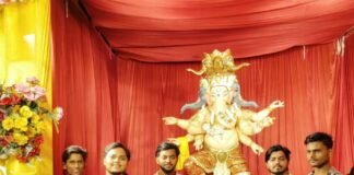 शोहरतगढ़ में विघ्नहर्ता गणेश की आकर्षक झांकियां सजीं:गणेश चतुर्थी से पूजा जारी, रंग-बिरंगी लाइटों से सजे पंडालों में उमड़ी भक्तों की भीड़