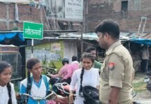 स्कूलों के पास बेवजह घूमने वाले युवकों पर कार्रवाई:नौतनवा में ट्रैफिक नियम तोड़ने वाले 12 लोगों की बाइक सीज, 25 वाहनों पर चालान