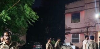 महिला और दो बच्चों के शव नाले में मिले:महराजगंज में कल शाम से थे लापता, डूबने से मौत की आशंका