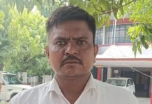 कोटेदार पर मनरेगा मजदूरी और राशन चोरी का आरोप:महाराजगंज में ग्रामीण ने डीएम से की शिकायत, कोटा रद्द करने की मांग