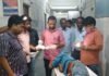 बस्ती में डिवाइडर से टकराई बाइक, युवक घायल:हाईवे पर स्थानीय लोग ने पहुंचाया अस्पताल, जिला अस्पताल रेफर
