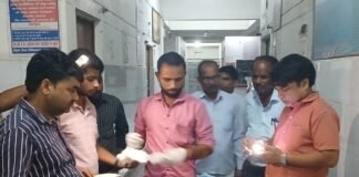 बस्ती में डिवाइडर से टकराई बाइक, युवक घायल:हाईवे पर स्थानीय लोग ने पहुंचाया अस्पताल, जिला अस्पताल रेफर